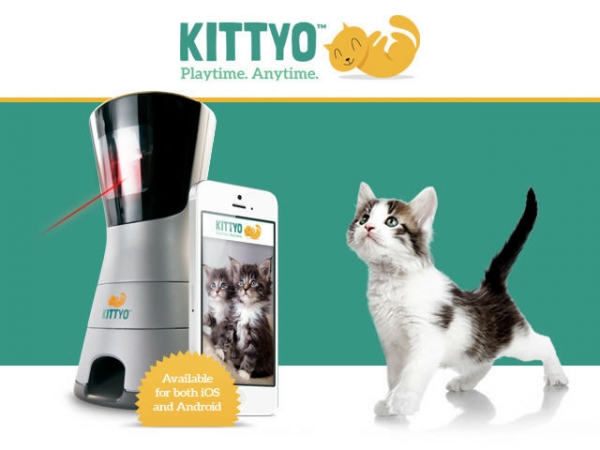 レーザーポインタを使って留守中のネコを大興奮させつつ安否確認もできるデバイス「Kittyo」