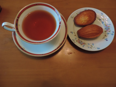 紅茶とマドレーヌ