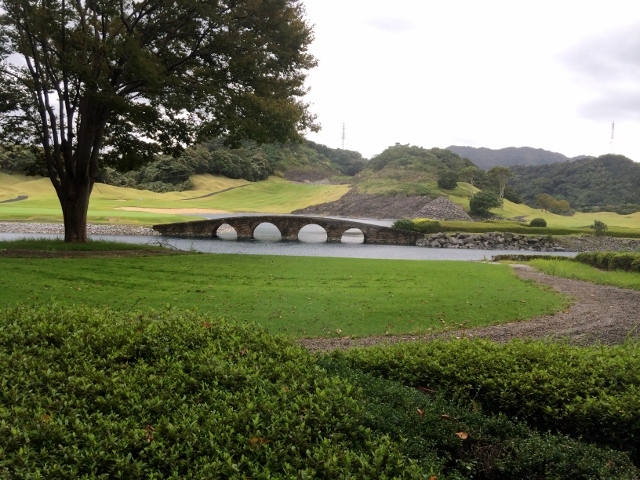 九州ゴルフ倶楽部　八幡コース　コースを眺める