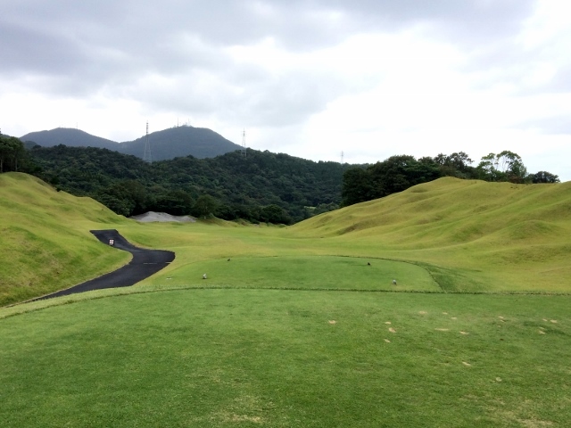 九州ゴルフ倶楽部　八幡コース　１番