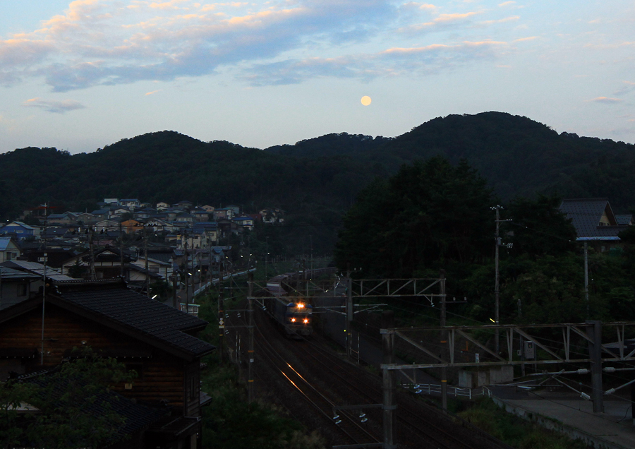 月と列車