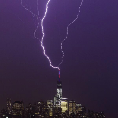Two-bolts-of-lightning-strike-One-World-Trade-Center-May-24-2014.jpg